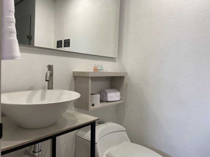 Room 5, w Fantastic 1BR With Terrace at Poblado, Medellín