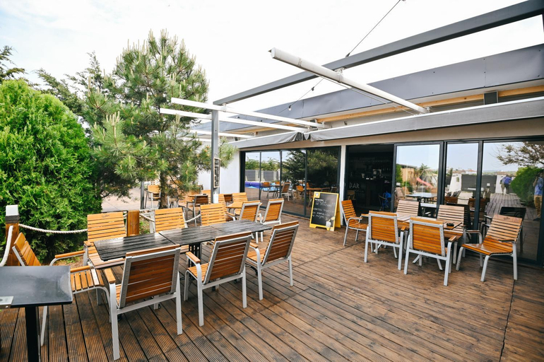 Food & Drinks, Vila Medusa, Limanu