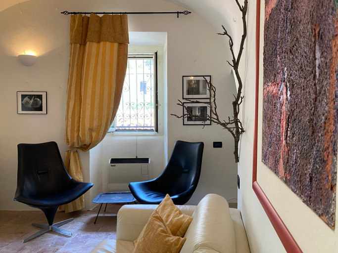Others 5, Fisolare Suite romantica per due, L'Aquila