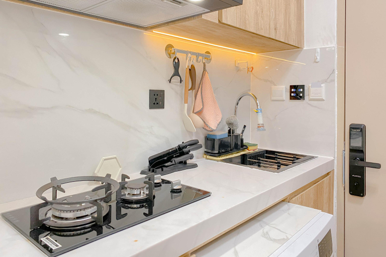 Others 4, Chic Studio Loft Tokyo Riverside PIK 2 Apartment By Travelio, Tangerang