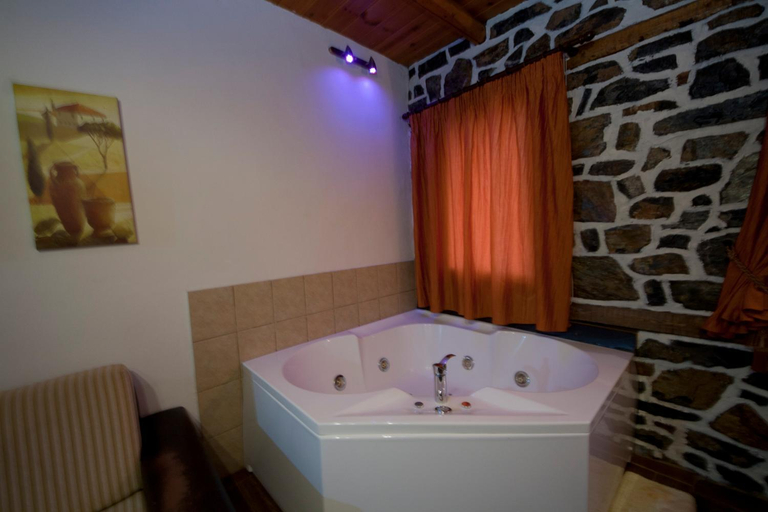 Hot tub, Traditional Guesthouse Siantsis, Central Macedonia