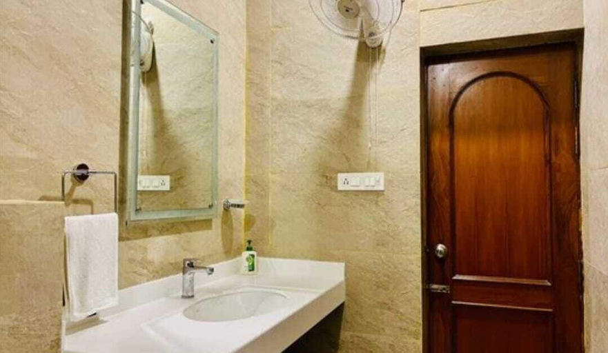 Bathroom 4, Hotel Awadh Inn, Lucknow