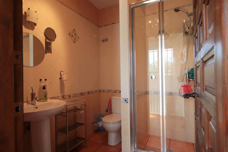 Shower 4, Casa De Ladera, Córdoba