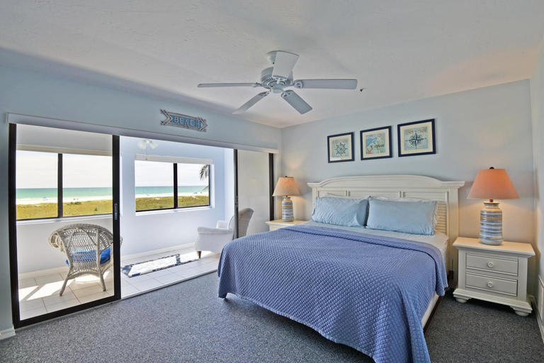 Bedroom 1, Beach Front and Walking Distance to Village, Sarasota