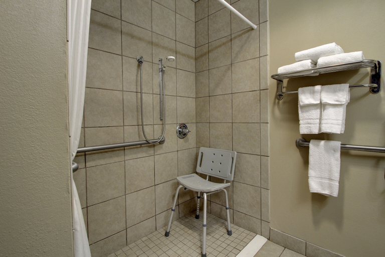 Bathroom 4, Super 8 by Wyndham Smithfield/Selma, Johnston
