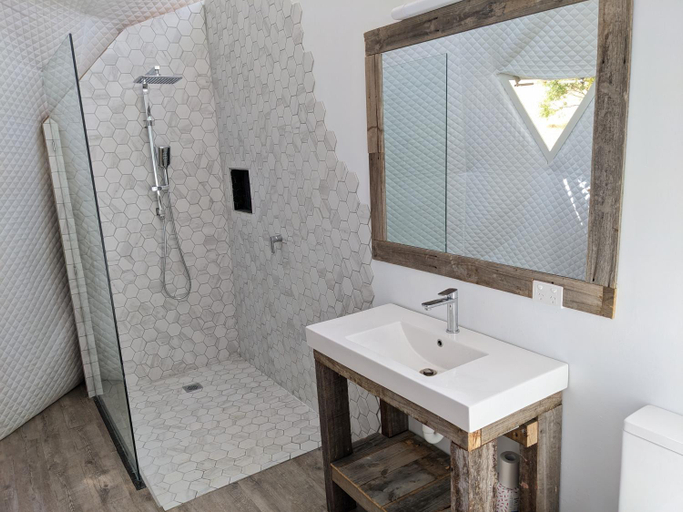 Bathroom 3, Maple Park, Mitchell - South