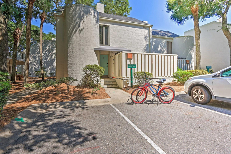 Pool and Beach Access Hilton Head Island Villa!, Beaufort
