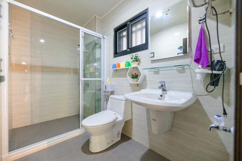 Bathroom 3, beautiful homestay, Penghu