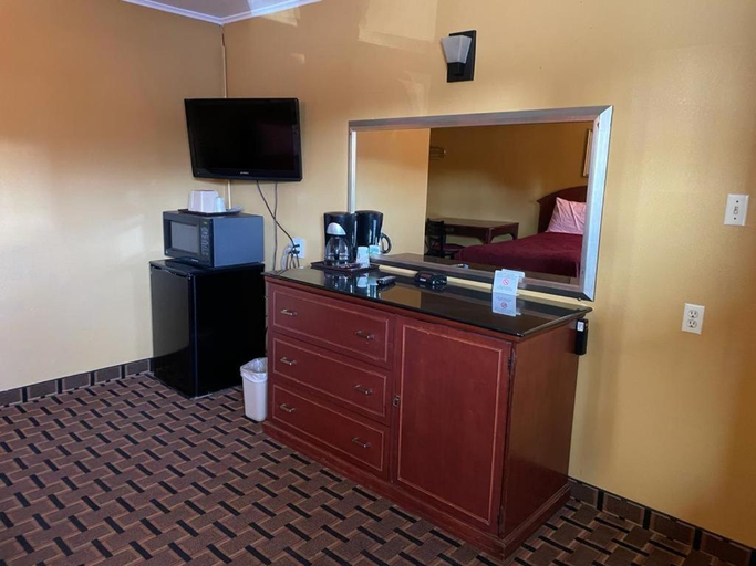 Others 4, Budget Inn, Garza