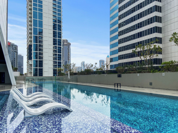Outdoor pool 2, Waves - Chic High-Floor Studio Retreat with Canal Views, Dubai