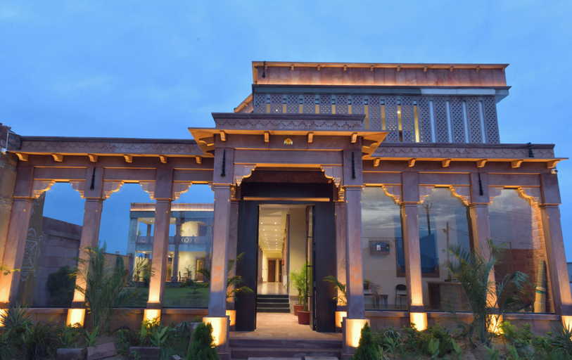 Exterior & Views