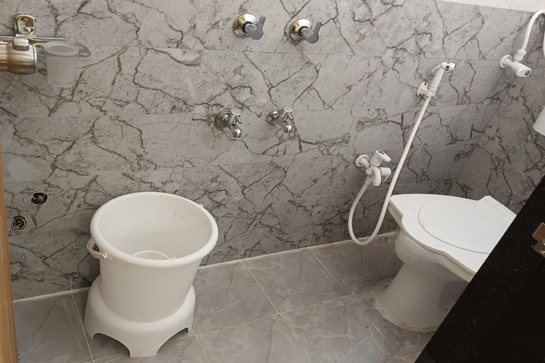 Bathroom, Hotel Hari Palace, Devbhumi Dwarka