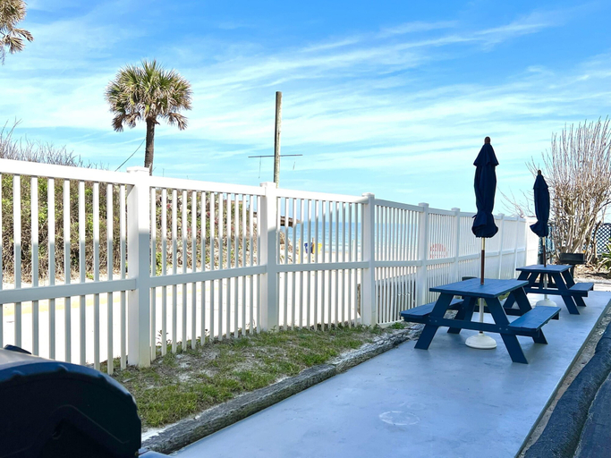Room 2, Ocean Breeze - Ocean Front at Symphony Beach Club, Volusia