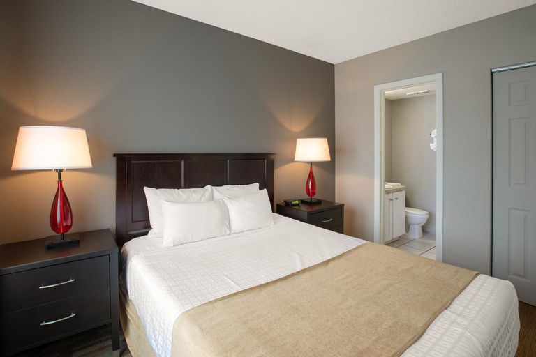 Bedroom 3, The Enclave Hotel & Suites, Orange