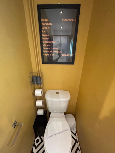 Bathroom, Lyndhurst Hotel, Norfolk