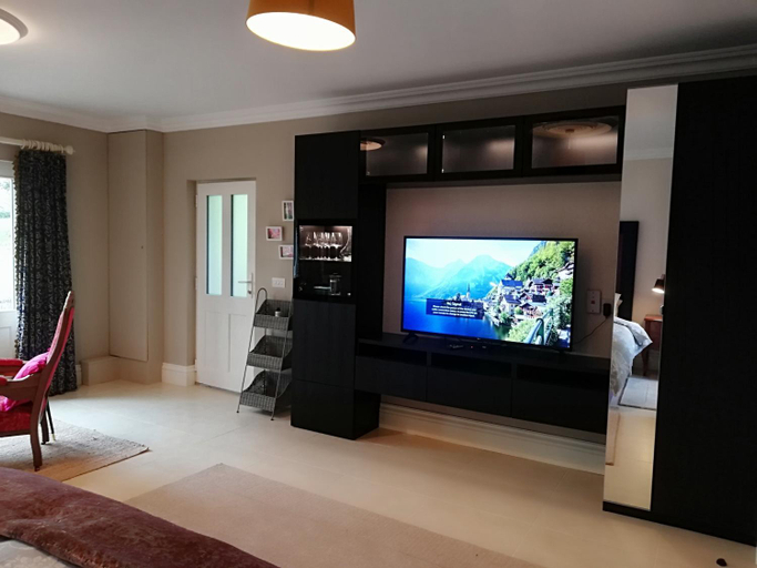 Others 2, 1 bed studio