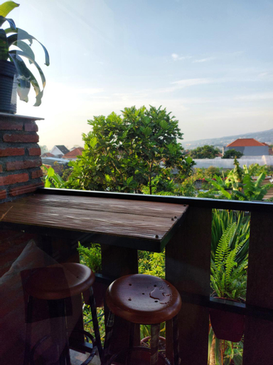 Exterior & Views 13