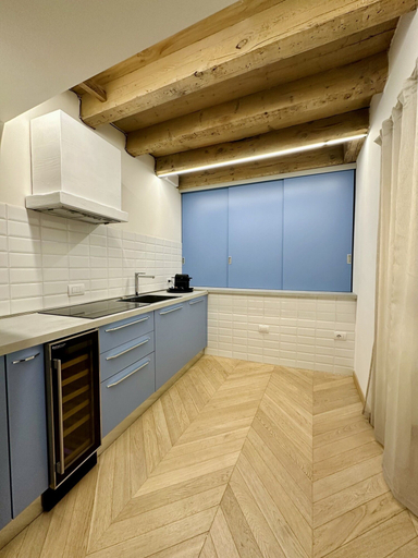 Others 5, The Ambassador Apartment, Verona