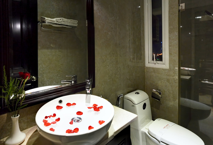 Bathroom 4, D&C Danang Hotel, Da Nang