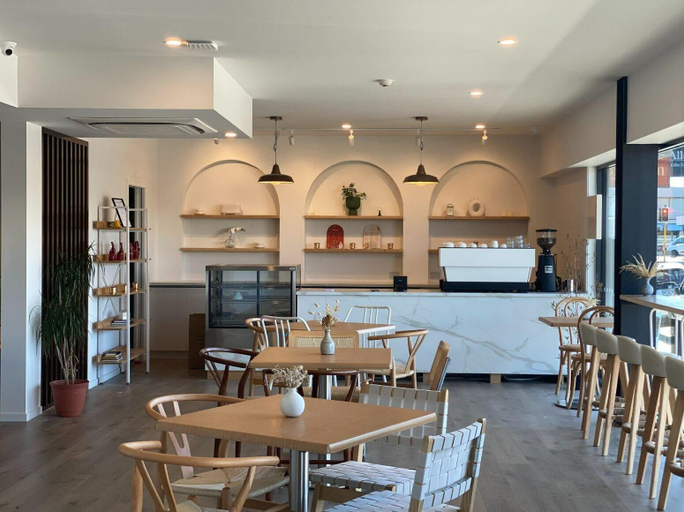 Food & Drinks 5, Golden Hotel, Christchurch