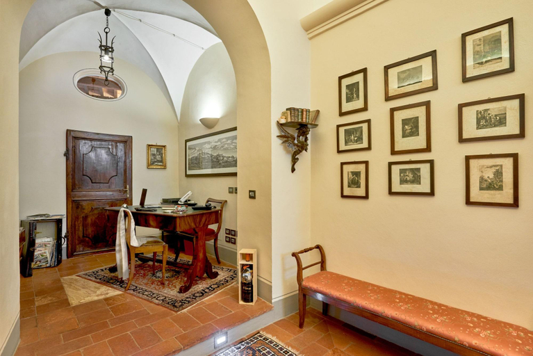 Public Area 2, Il Tosco, Siena