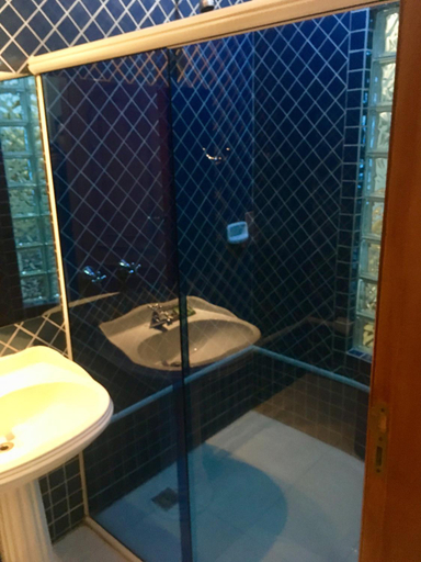 Bathroom 3, Hotel Tennessee, Bragança Paulista