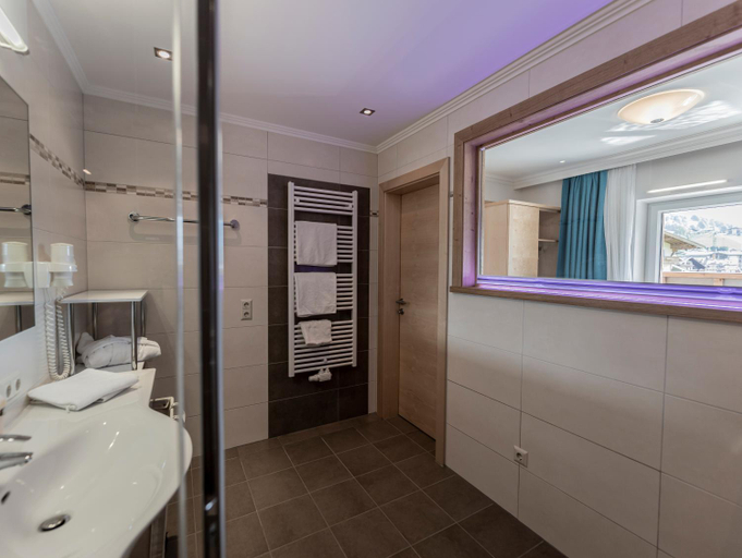 Bathroom 2, FRAU GANS - pure mountain apartments, Zell am See