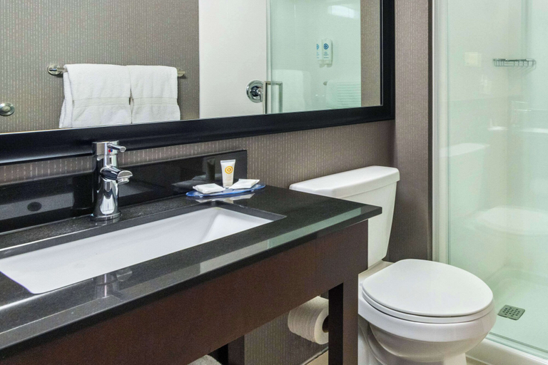 Bathroom 4, Comfort Inn Kingston - Highway 401, Frontenac