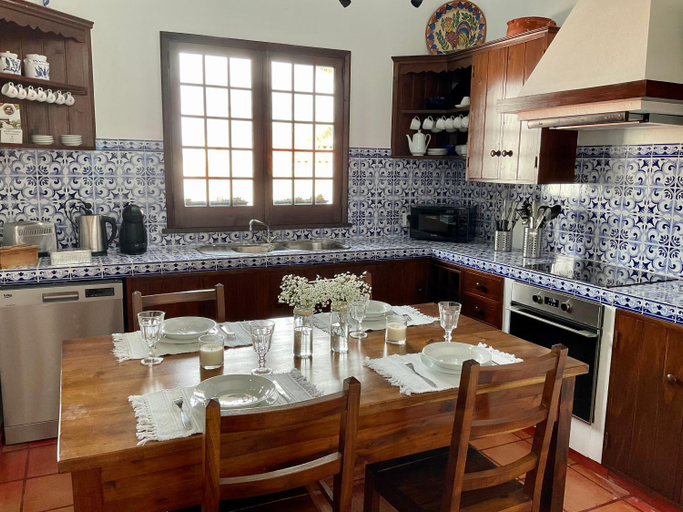 Food & Drinks 4, Super Mario Houses - Casa dos Moinhos, Ribeira Grande