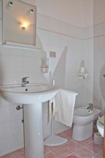 Bathroom, Albaruia BeB, Nuoro