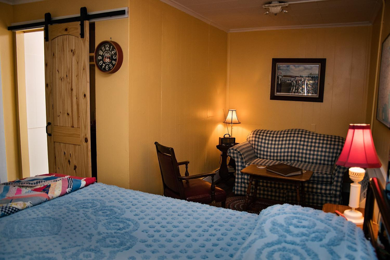 Bedroom 2, Rockwood Motor Court, Greene