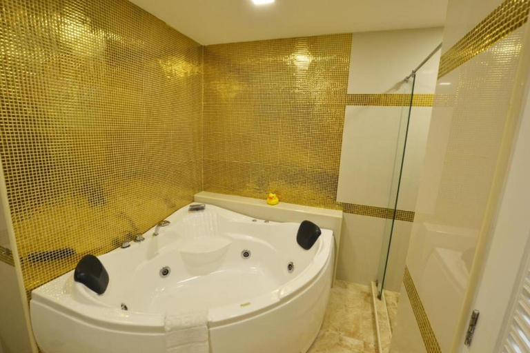 Bathroom 4, View Talay 6 Pattaya Beach by CANDO, Pattaya