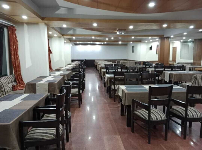 Food & Drinks, Royal Grand By Skua World , Kullu