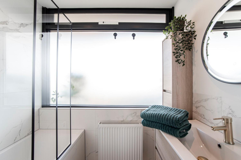 Bathroom 3, De Schelp 61, Free parking, Zandvoort