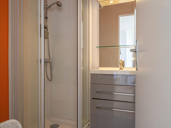 Bedroom 3, Apartment Les Balcons de l'Atlantique-10 by Interhome, Charente-Maritime