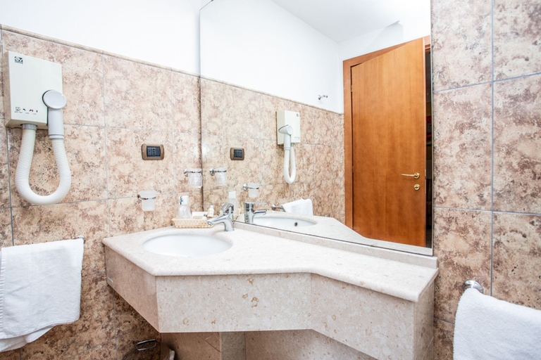 Bathroom 4, Crabun, Aosta
