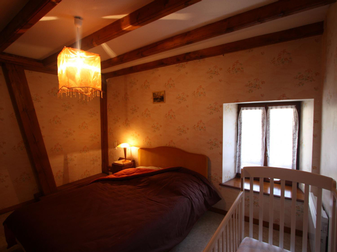 Bedroom 2, Gite spacieux et confortable au Val d'Ajol, a proximite de Plombieres-les-Bains, animaux de ferme ! , Vosges