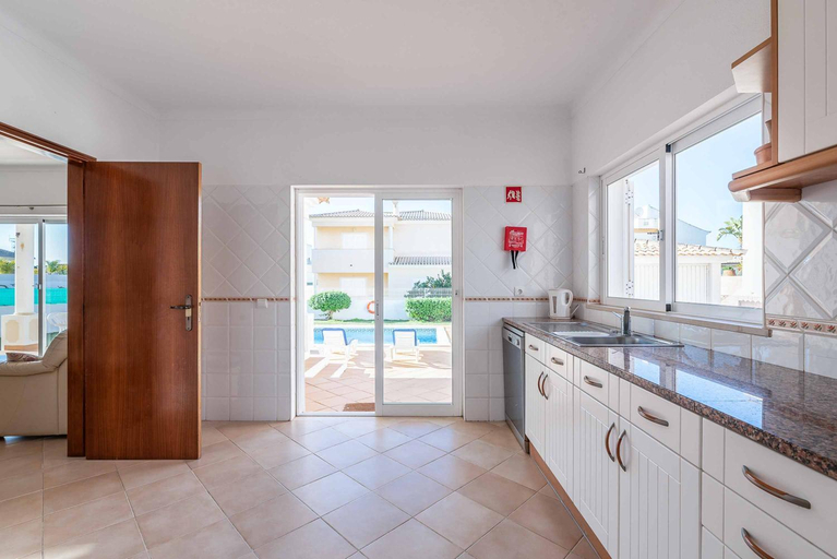 Others 4, Villa Sofy, Albufeira