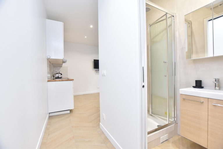 Bathroom 2, Residence 1BDR Bastille, Paris