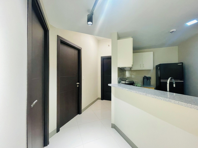 Others 5, Uptown Parksuites BGC, Taguig
