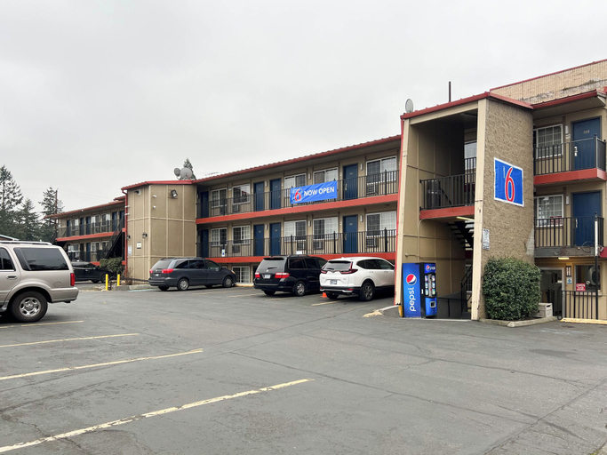 Exterior & Views 2, Motel 6 Portland, OR - Southeast, Multnomah