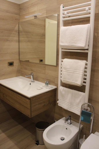 Bathroom 2, B&B The Garden, Pescara