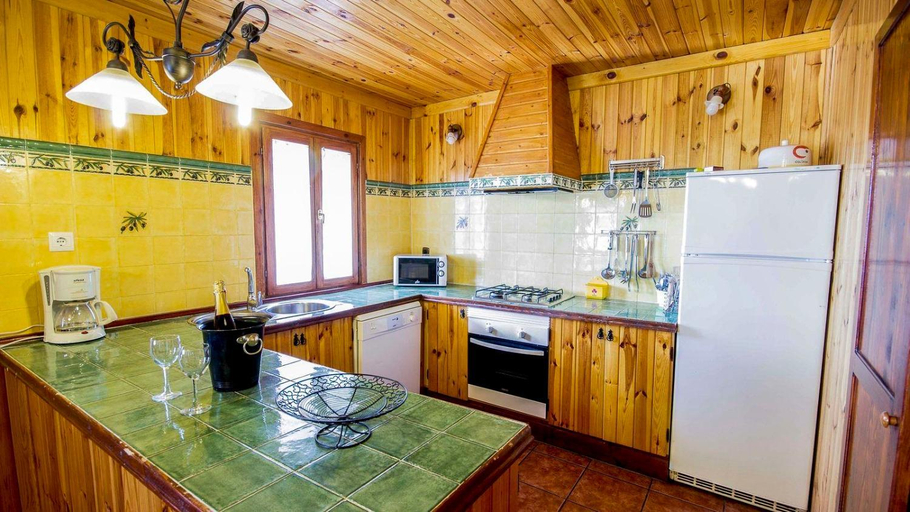 Kitchen, Casa Las Olivas Sayalonga by Ruralidays, Málaga