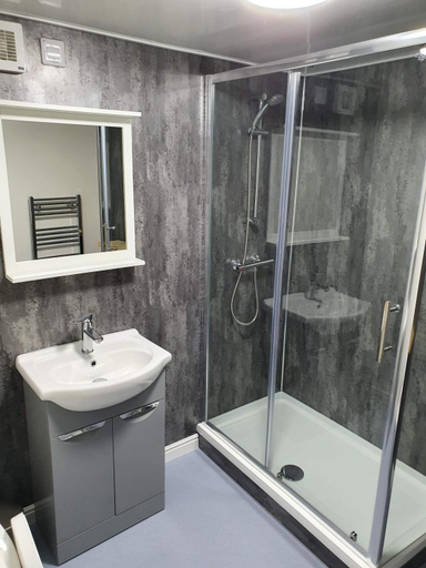 Bathroom 5, Red Lion Rooms - Self Check In, Cumbria
