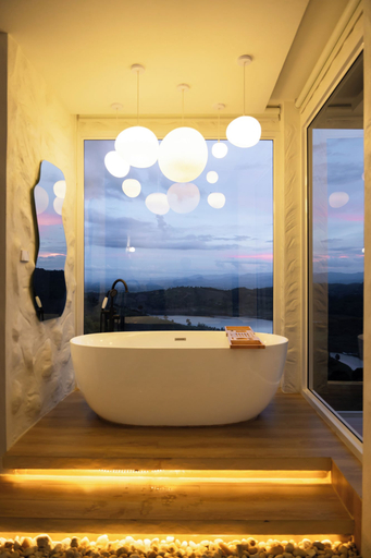Bathroom 3, Make me see cloud, Mae Suai