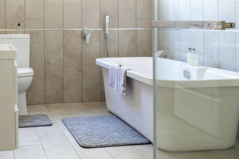 Bathroom 2, 10 on Aquavista Addo River Apartment, Nelson Mandela Bay
