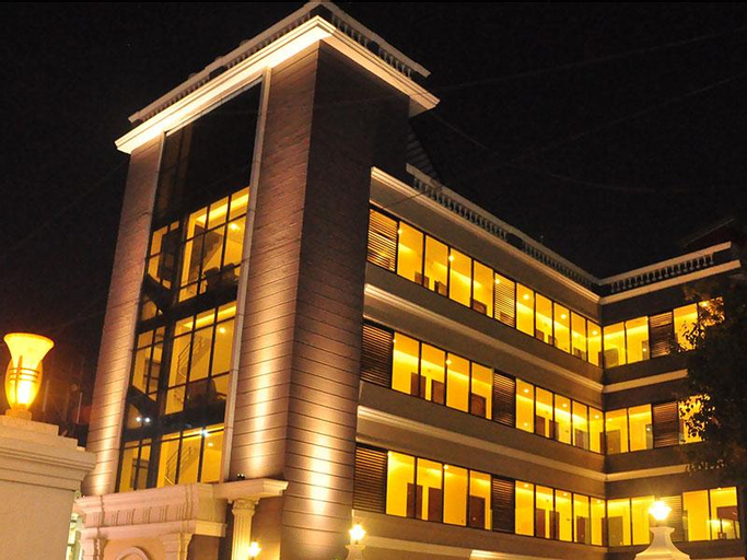 Exterior & Views