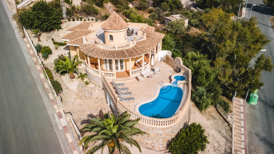 Others 3, Roca de Leones by United Renters, Alicante