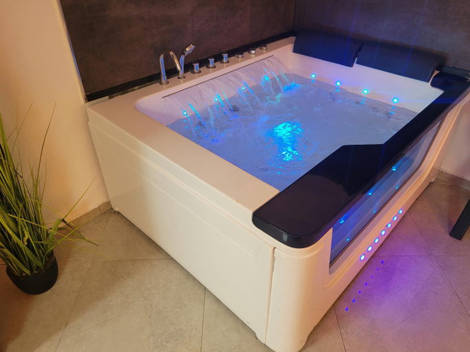 Hot tub 3, Yalarent Malina motel in Tiberias