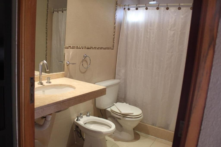 Bathroom 4, Marvic Hotel, San Pedro